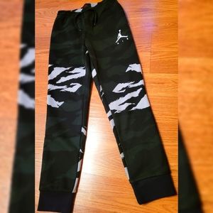 Boys' Jordan Jumpman Air Fleece Camo Pants